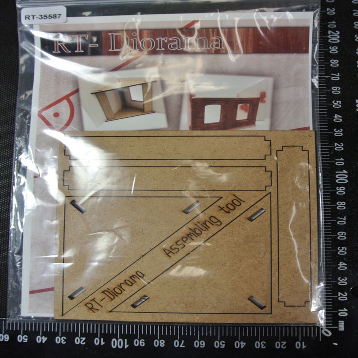 RT DIORAMA 35587 1/35 Corner Assembling Tool